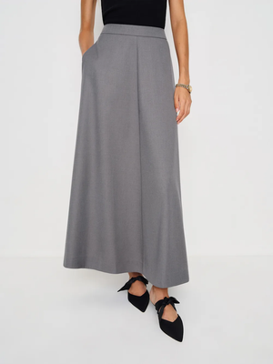 Jupe Évasée Midi en Maille Gris Fumé – Élégance Minimaliste & Coupe Flottante