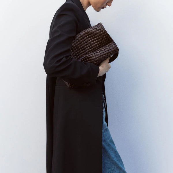 Mini Sac Seau Tressé Chocolat – Élégance Sculptée et Style Intemporel