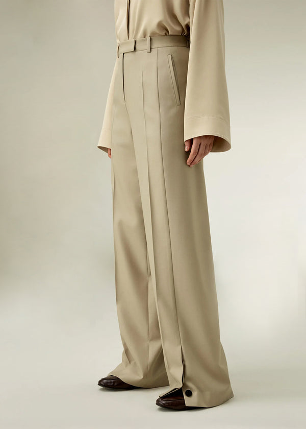 Pantalon Taille Haute en Laine et Soie – Coupe Longue Évasée Élégante