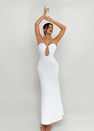 Robe Longue Blanche Sans Bretelles – Élégance Sculpturale & Détail Nœud