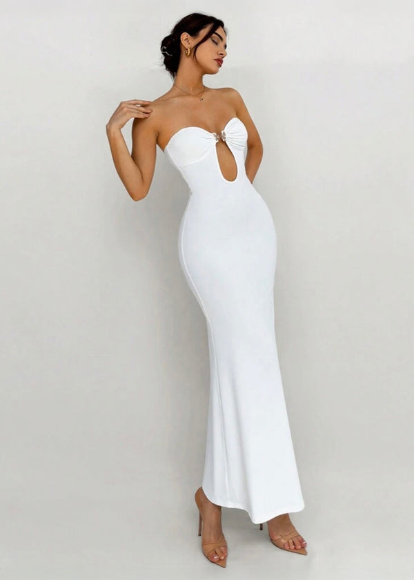 Robe Longue Blanche Sans Bretelles – Élégance Sculpturale & Détail Nœud