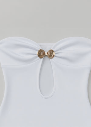 Robe Longue Blanche Sans Bretelles – Élégance Sculpturale & Détail Nœud
