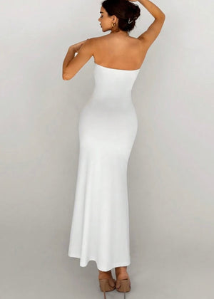 Robe Longue Blanche Sans Bretelles – Élégance Sculpturale & Détail Nœud