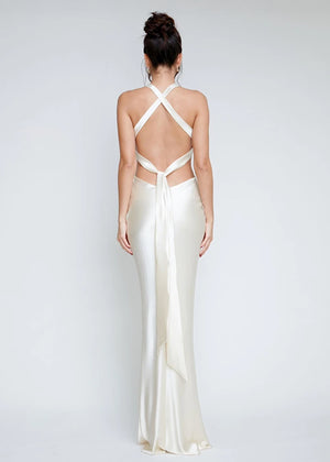 Robe Longue Satinée Dos Nu à Bretelles – Éclat Élégant