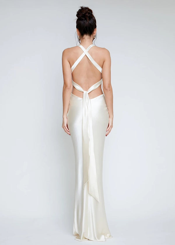 Robe Longue Satinée Dos Nu à Bretelles – Éclat Élégant