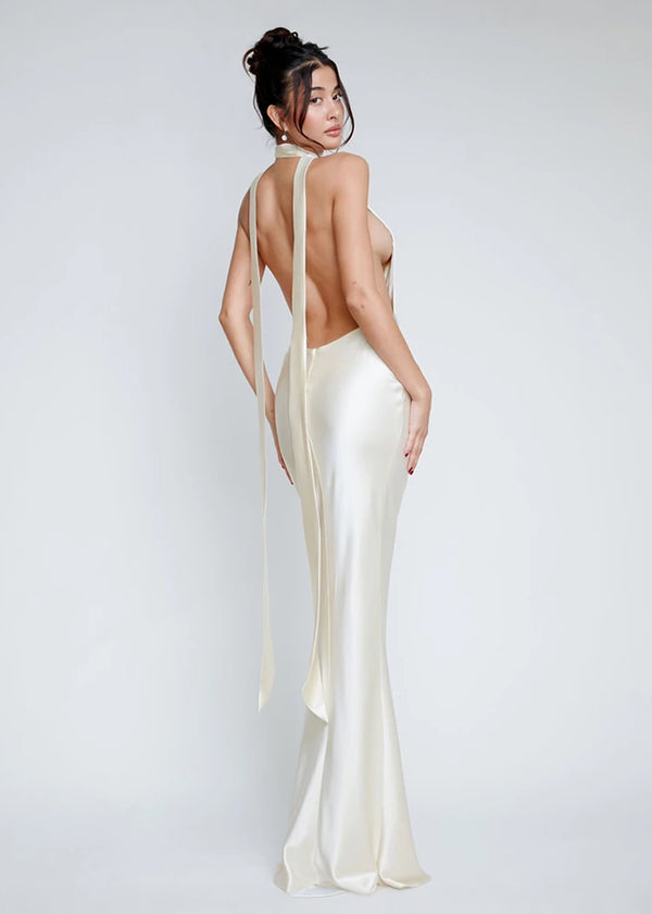 Robe Longue Satinée Dos Nu à Bretelles – Éclat Élégant