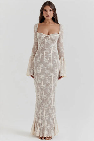 Robe Longue en Dentelle Dos Nu – Manches Évasées & Coupe Sexy