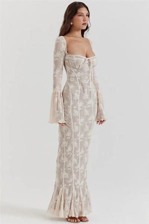 Robe Longue en Dentelle Dos Nu – Manches Évasées & Coupe Sexy