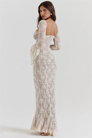 Robe Longue en Dentelle Dos Nu – Manches Évasées & Coupe Sexy