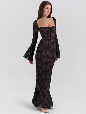 Robe Longue en Dentelle Dos Nu – Manches Évasées & Coupe Sexy