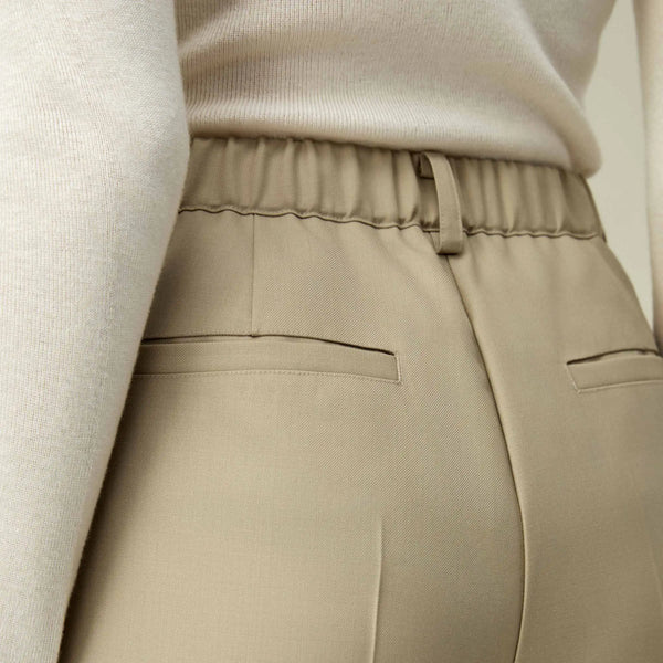 Pantalon Taille Haute en Laine et Soie – Coupe Longue Évasée Élégante