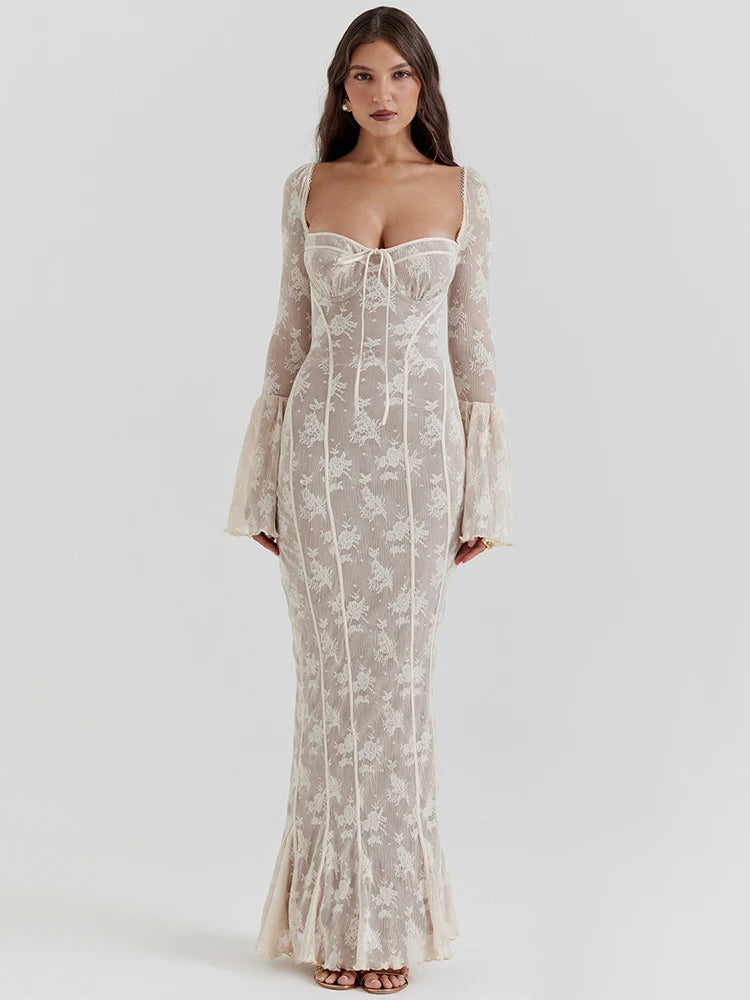 Robe Longue en Dentelle Dos Nu – Manches Évasées & Coupe Sexy