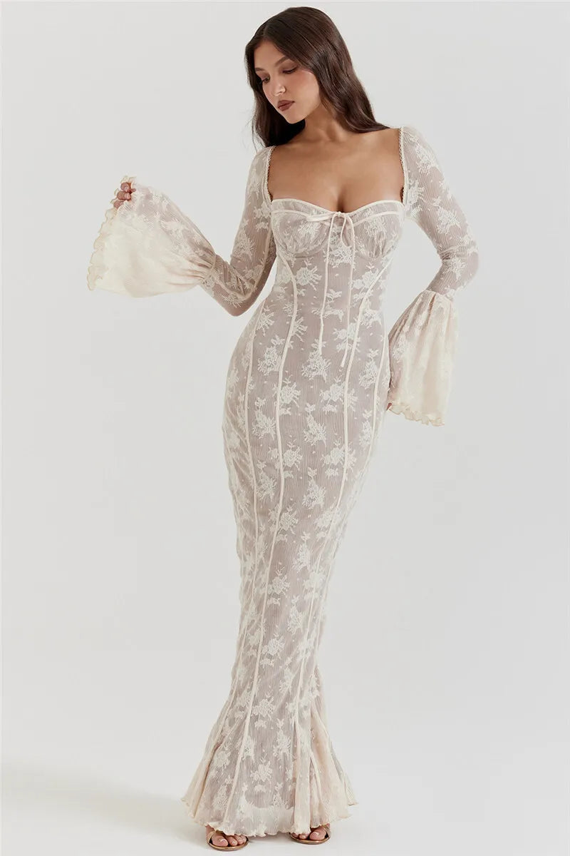 Robe Longue en Dentelle Dos Nu – Manches Évasées & Coupe Sexy