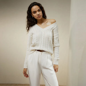 Pull Drapé Col V en Maille Torsadée – Laine & Cachemire