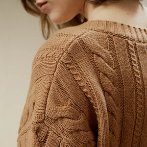 Pull Drapé Col V en Maille Torsadée – Laine & Cachemire