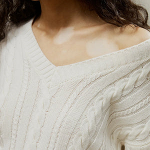 Pull Drapé Col V en Maille Torsadée – Laine & Cachemire