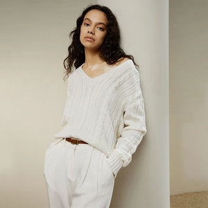 Pull Drapé Col V en Maille Torsadée – Laine & Cachemire