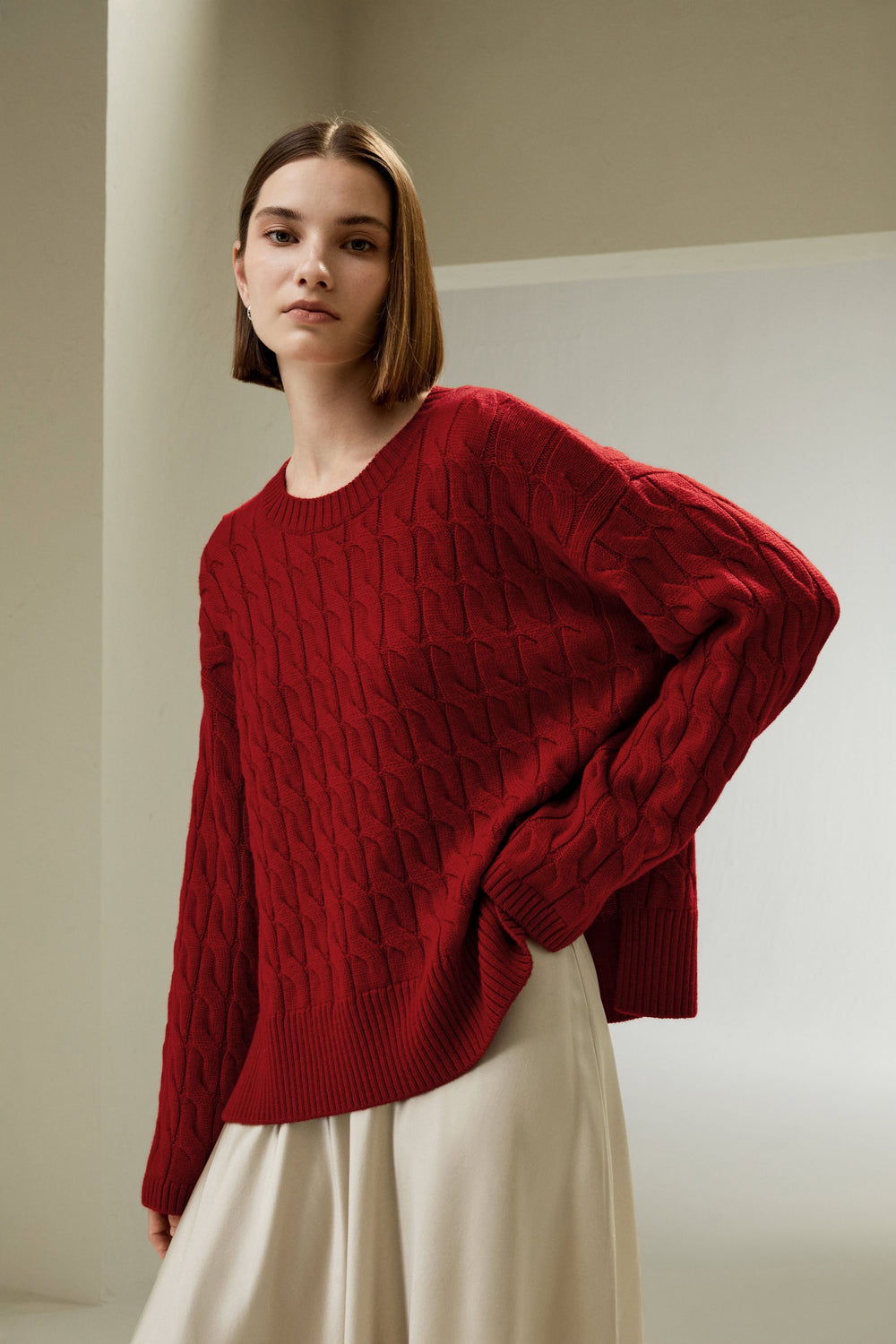 Pull Femme Rouge en Laine Mérinos Extra-Fine – Maille Torsadée Élégante