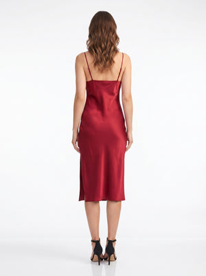 Robe midi en soie rouge à col bénitier – Elena