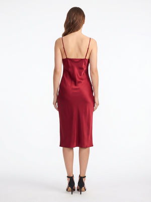 Robe midi en soie rouge à col bénitier – Elena