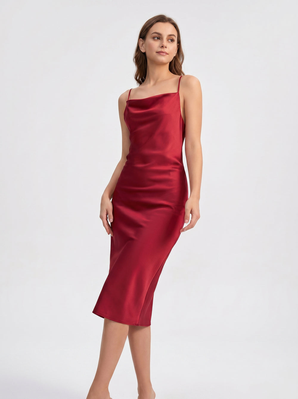Robe midi en soie rouge à col bénitier – Elena